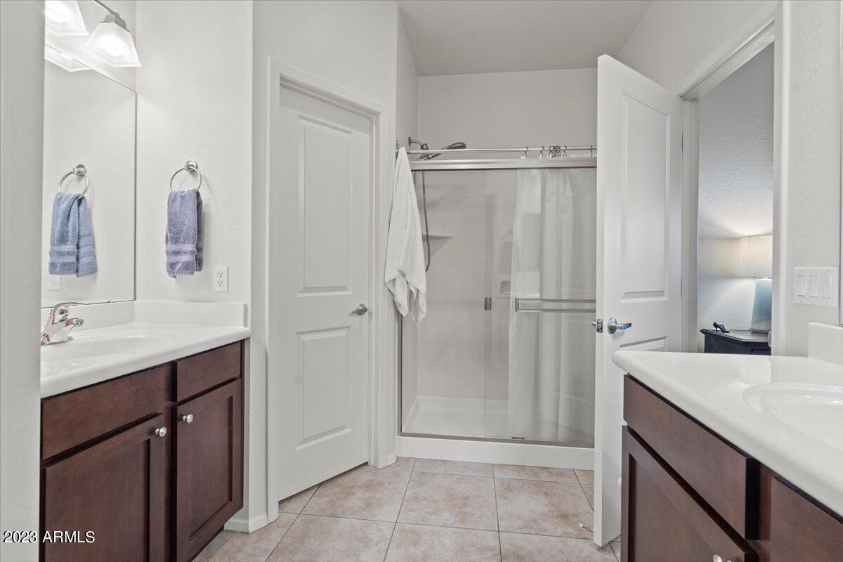 3113 East Danbury Road, Unit 30 Phoenix, AZ 85032 - Photo 20 of 24 19-Primary Bathroom