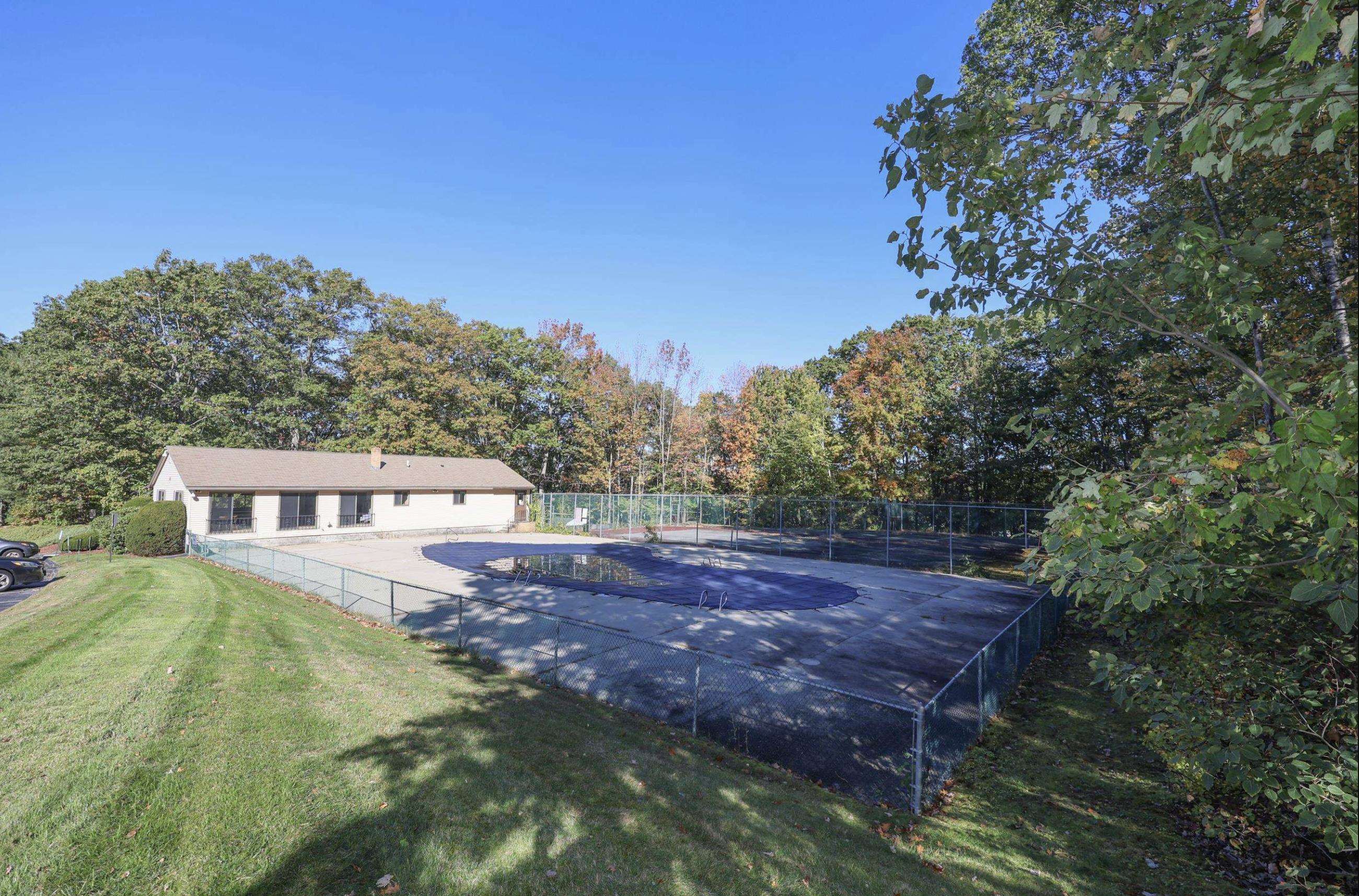 19 Country Club Drive Manchester, NH 03102 - Photo 14 of 19