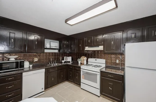 $2,300 | 19 Country Club Drive, Manchester, NH 03102