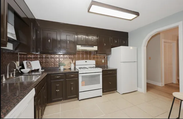 $2,300 | 19 Country Club Drive, Manchester, NH 03102