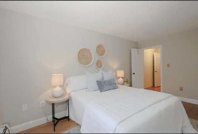 $2,300 | 19 Country Club Drive, Manchester, NH 03102