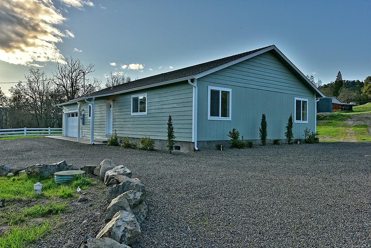 10098 Blackwell Road Central Point, OR 97502 - Photo 5 of 30 Additional Photo