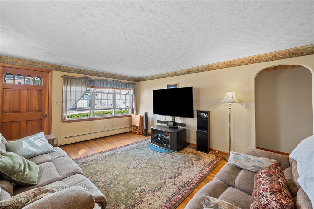 28 Granby Road Worcester, MA 01604 - Photo 7 of 20