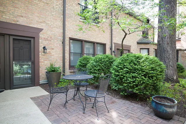 $475,000 | 1226 North Dearborn Street, Unit B, Chicago, IL 60610