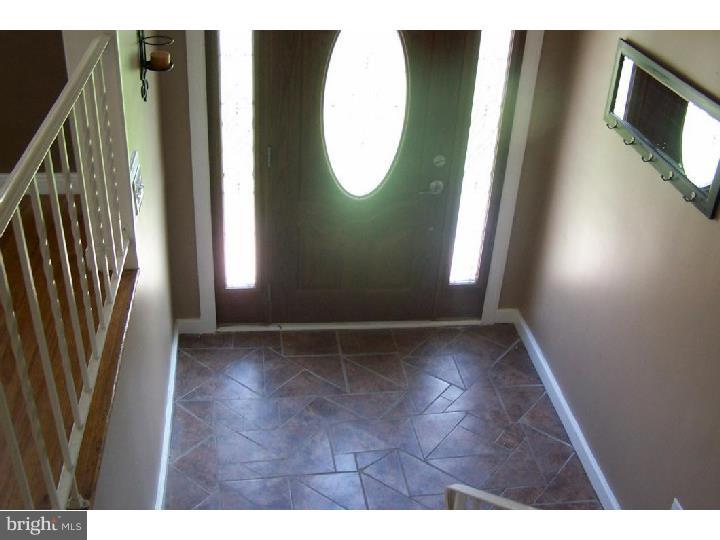 332 Peach Road Bellmawr, NJ 08031 - Photo 2 of 19 Foyer