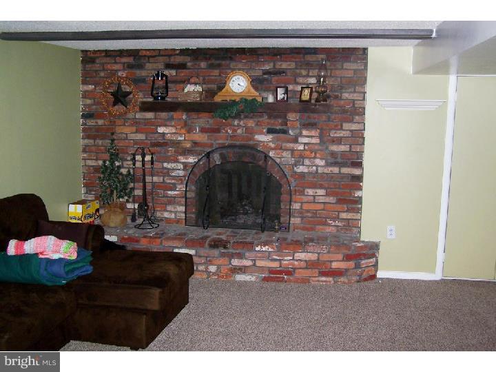 332 Peach Road Bellmawr, NJ 08031 - Photo 11 of 19 Family Room