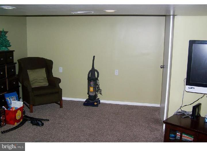 332 Peach Road Bellmawr, NJ 08031 - Photo 12 of 19 Family Room