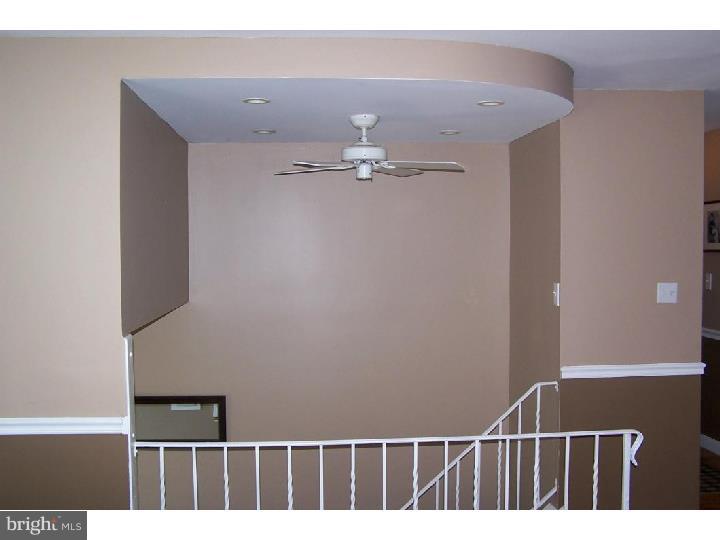 332 Peach Road Bellmawr, NJ 08031 - Photo 3 of 19 Foyer
