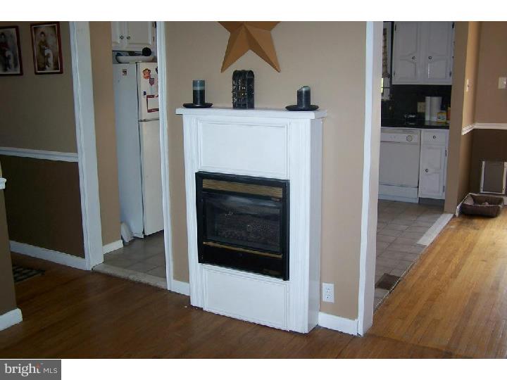 332 Peach Road Bellmawr, NJ 08031 - Photo 4 of 19 Living Room