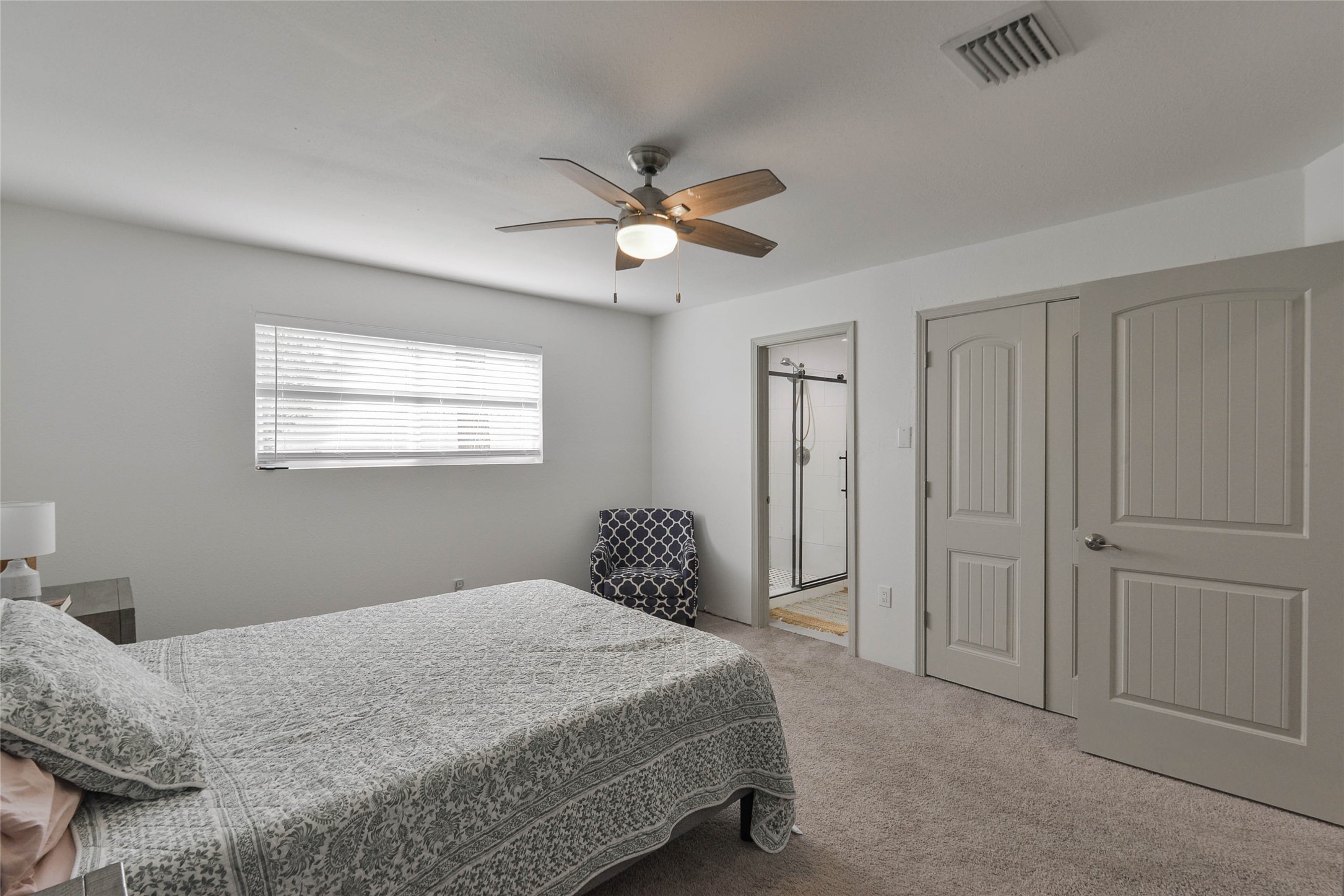 531 Brandon Road Conroe, TX 77302 - Photo 14 of 33 a bedroom with a bed and a chandelier