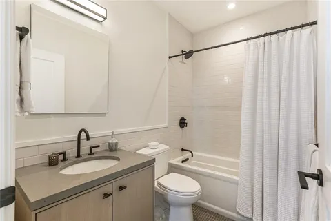 $925,000 | 1001 Julia Street, Unit 10F, New Orleans, LA 70113