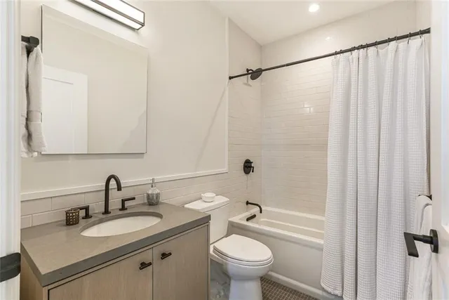 $875,000 | 1001 Julia Street, Unit 10F, New Orleans, LA 70113