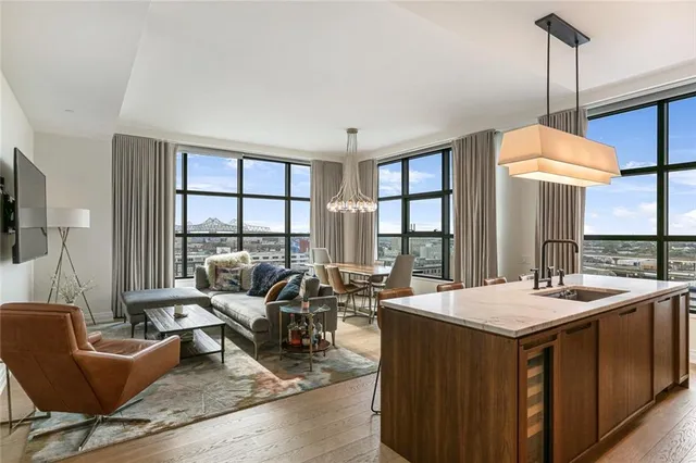 $875,000 | 1001 Julia Street, Unit 10F, New Orleans, LA 70113