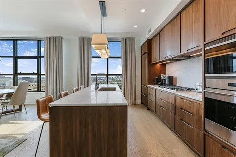 $925,000 | 1001 Julia Street, Unit 10F, New Orleans, LA 70113