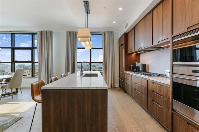 $875,000 | 1001 Julia Street, Unit 10F, New Orleans, LA 70113