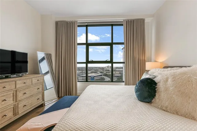 $875,000 | 1001 Julia Street, Unit 10F, New Orleans, LA 70113