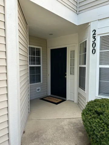 $1,875 | 2300 Woodside Drive, Carpentersville, IL 60110