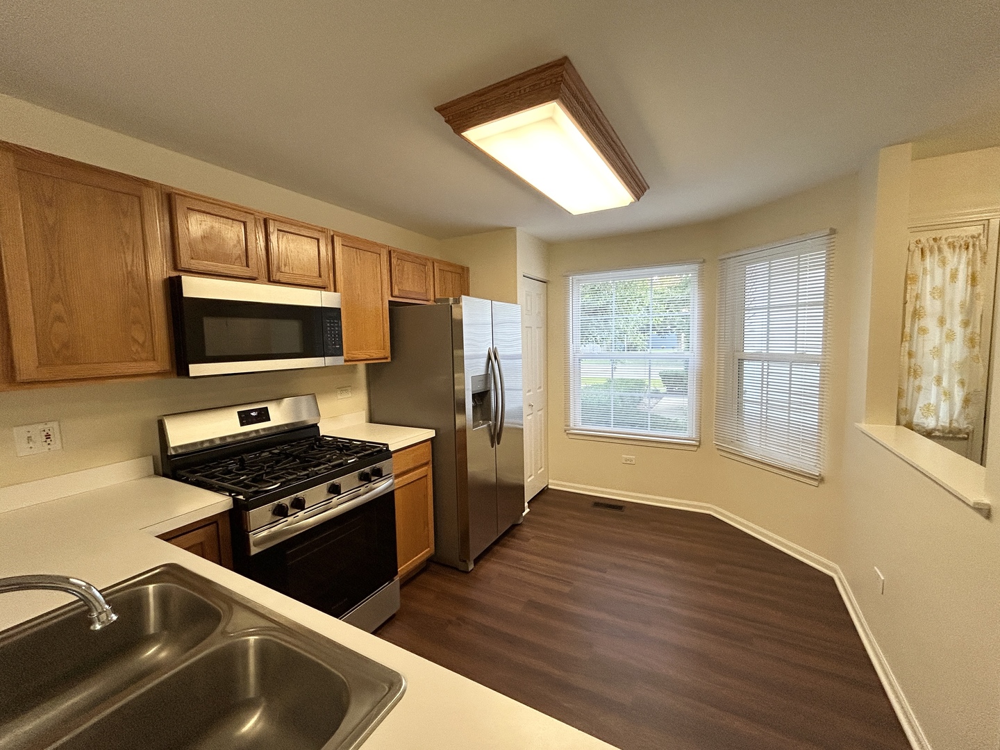 2300 Woodside Drive Carpentersville, IL 60110 - Photo 3 of 17