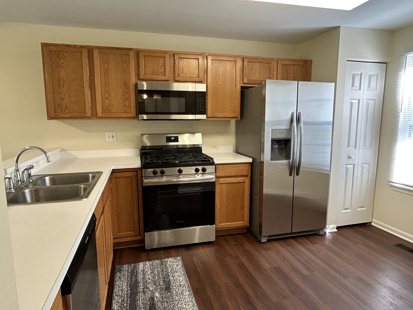 2300 Woodside Drive Carpentersville, IL 60110 - Photo 4 of 17