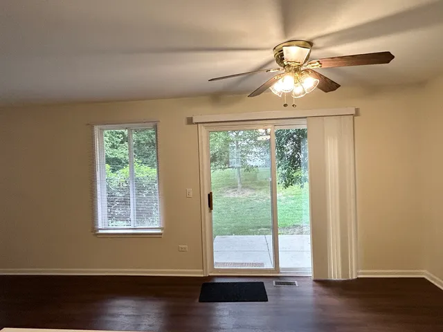 $1,875 | 2300 Woodside Drive, Carpentersville, IL 60110