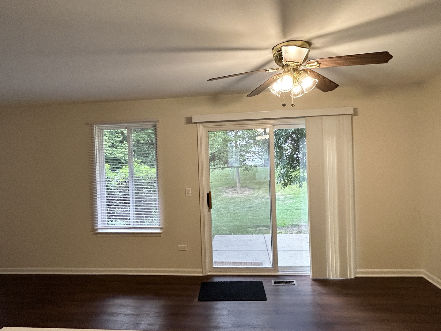 2300 Woodside Drive Carpentersville, IL 60110 - Photo 7 of 17