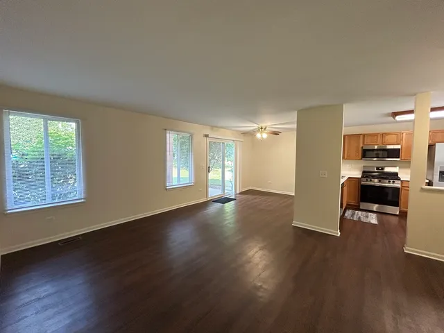 $1,875 | 2300 Woodside Drive, Carpentersville, IL 60110