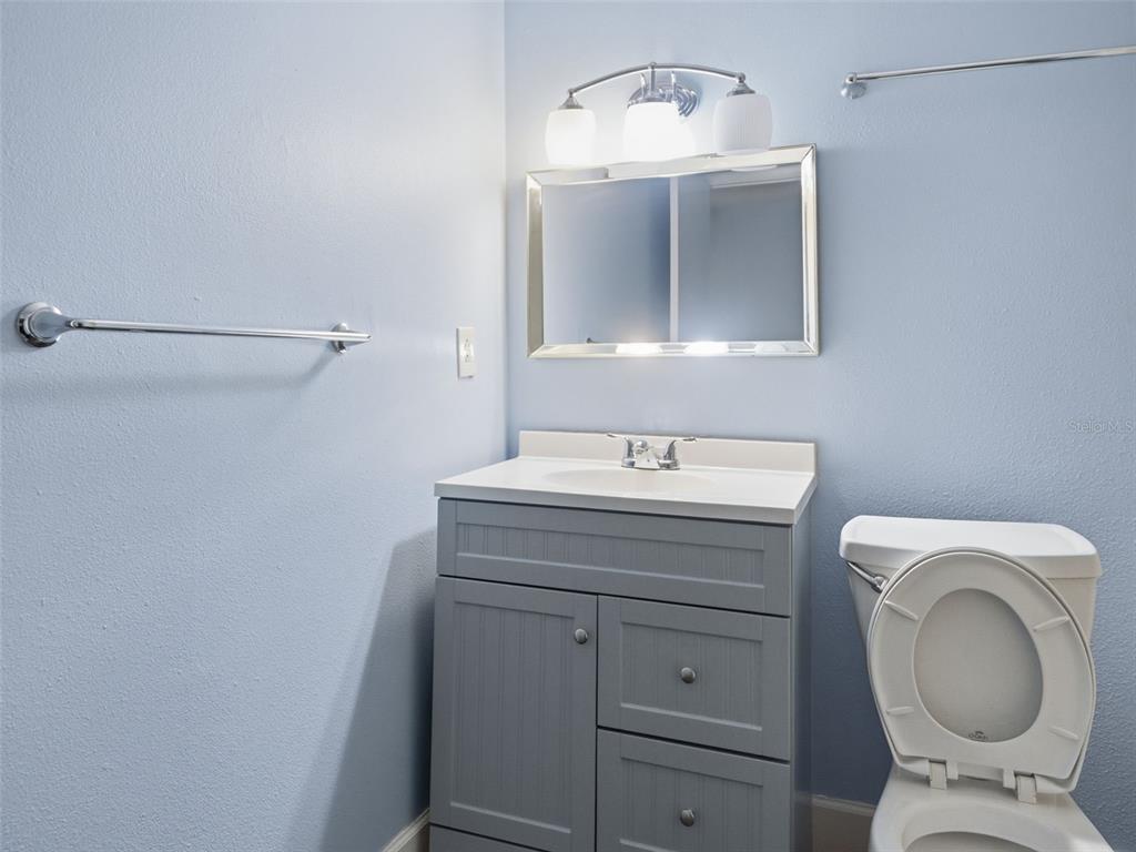 6519 West Newberry Road, Unit 1006 Gainesville, FL 32605 - Photo 20 of 31 a bathroom with a toilet sink and mirror