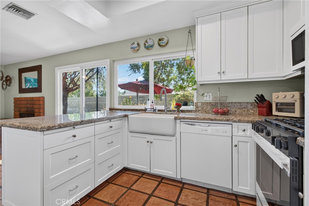 3395 Santa Cruz Drive Riverside, CA 92507 - Photo 17 of 35