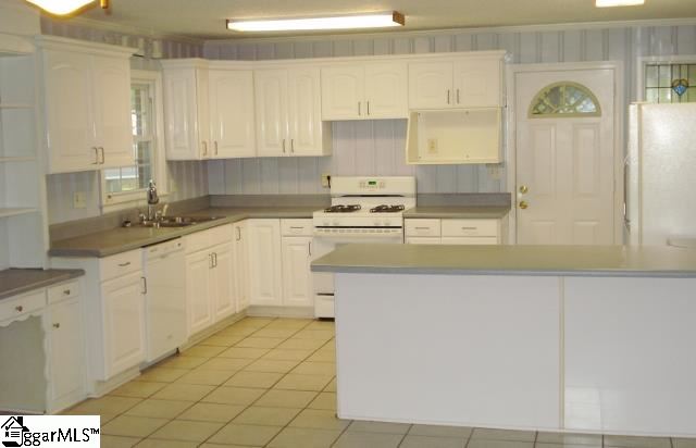 205 Hammett Bridge Road Greer, SC 29650 - Photo 2 of 16