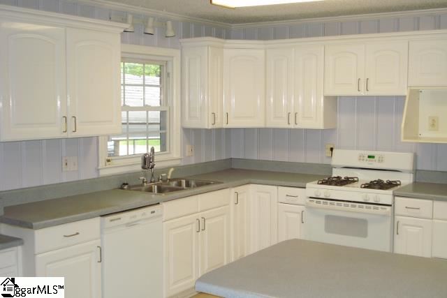 205 Hammett Bridge Road Greer, SC 29650 - Photo 3 of 16
