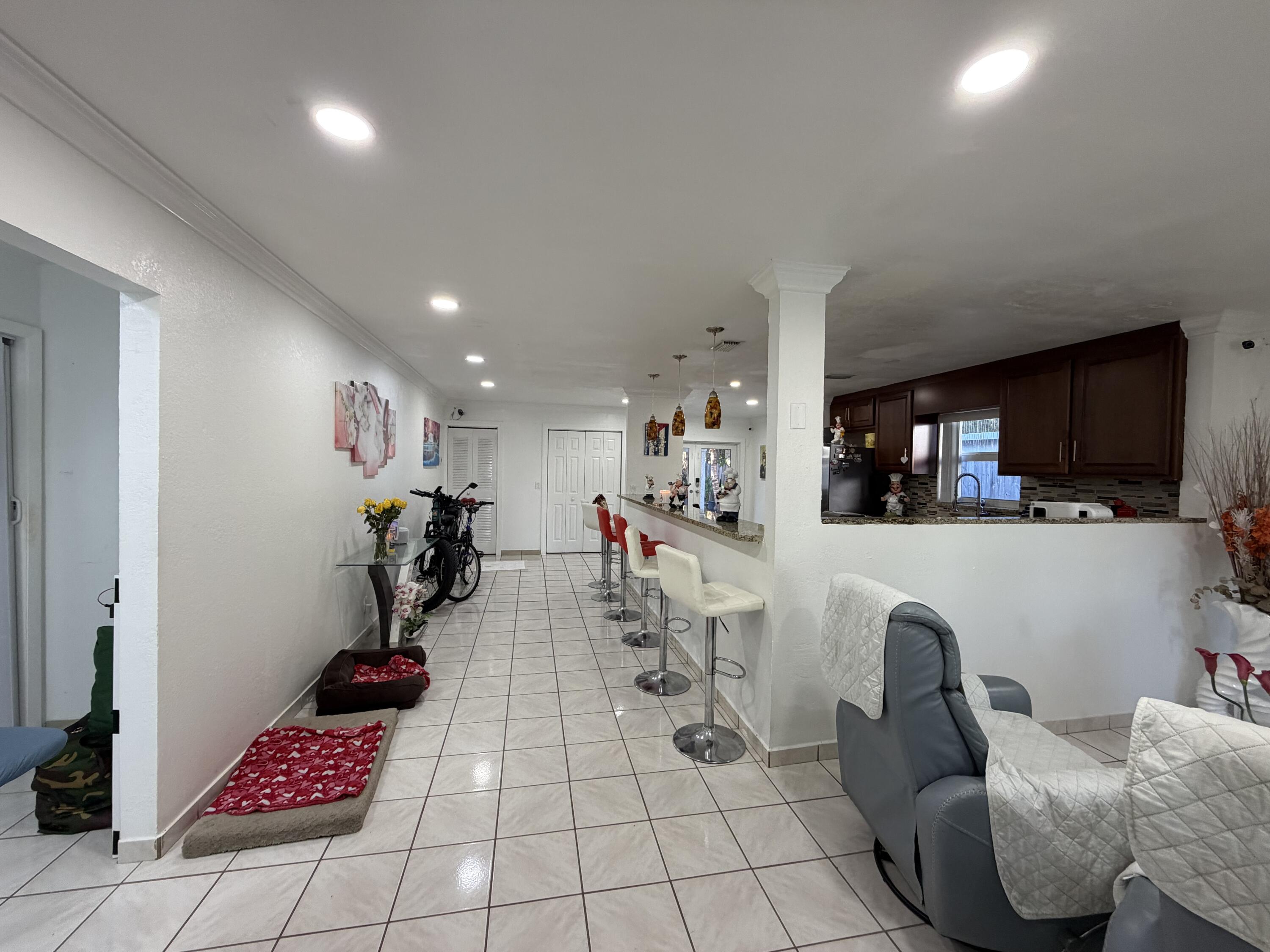 814 Colonial Road West Palm Beach, FL 33405 - Photo 4 of 8 IMG_8255