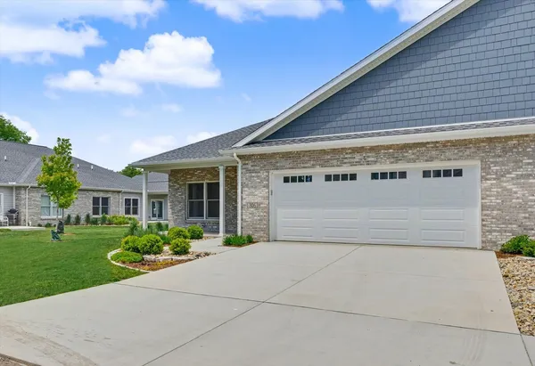 $419,000 | 306 East Pine Street, Fairbury, IL 61739