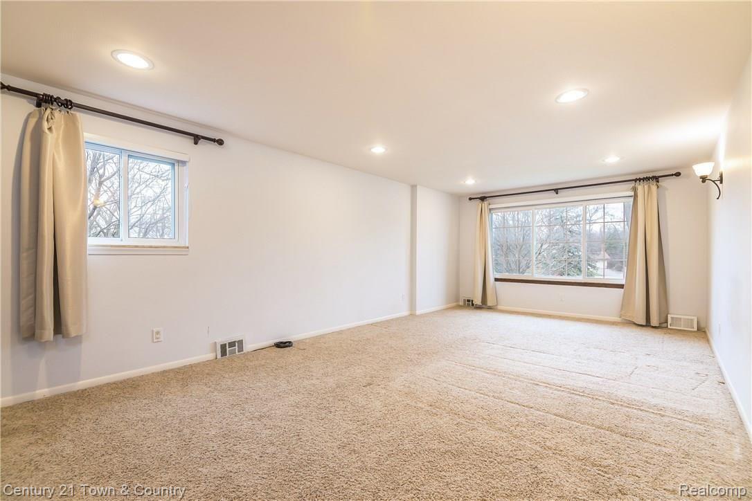 2080 Avoncrest Court Rochester, MI 48309 - Photo 20 of 39 020-Master_Bedroom-3889219-large.jpg