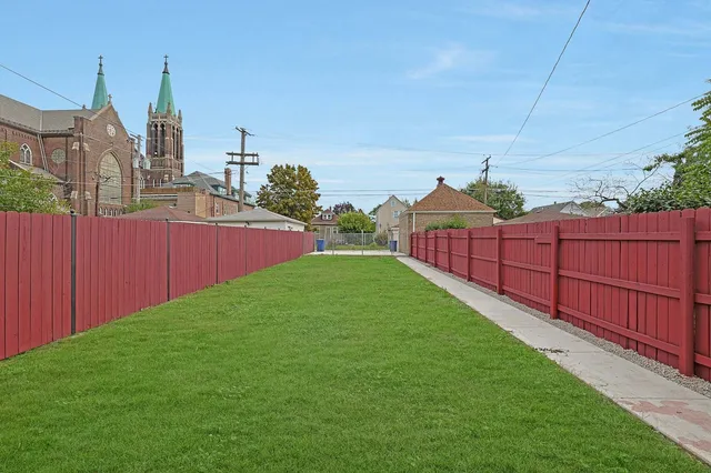 a view of a backyard with sitting area