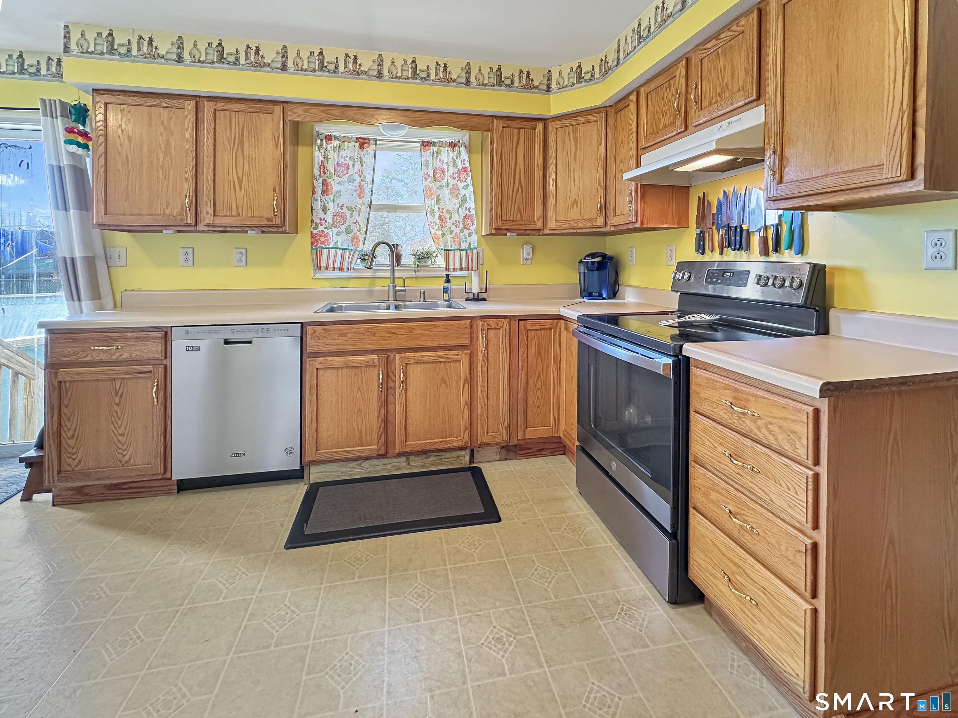 14 Bluff Road Ledyard, CT 06335 - Photo 19 of 38