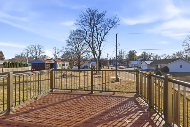 $284,000 | 3041 55th St Drive, Moline, IL 61265