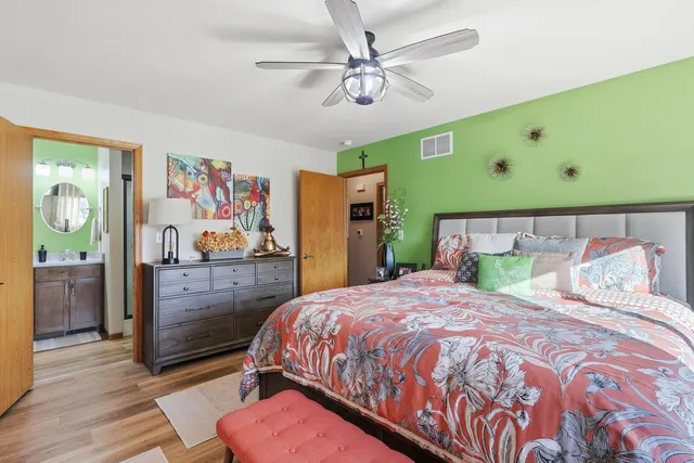 $284,000 | 3041 55th St Drive, Moline, IL 61265