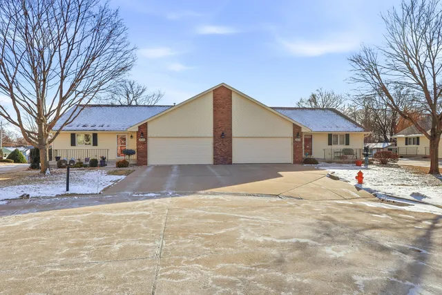 $284,000 | 3041 55th St Drive, Moline, IL 61265