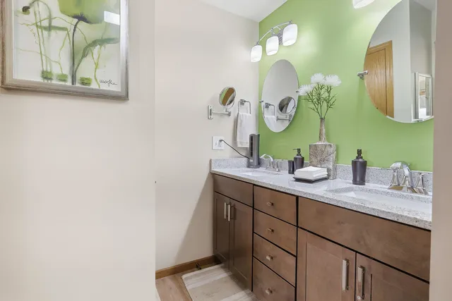 $284,000 | 3041 55th St Drive, Moline, IL 61265