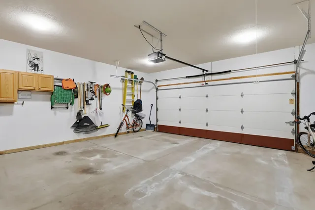 $284,000 | 3041 55th St Drive, Moline, IL 61265