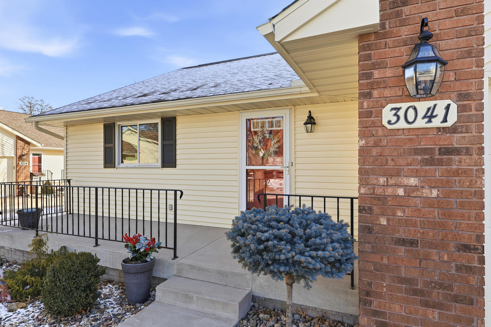 3041 55th St Drive Moline, IL 61265 - Photo 3 of 34