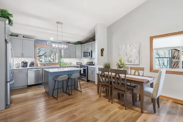 $284,000 | 3041 55th St Drive, Moline, IL 61265