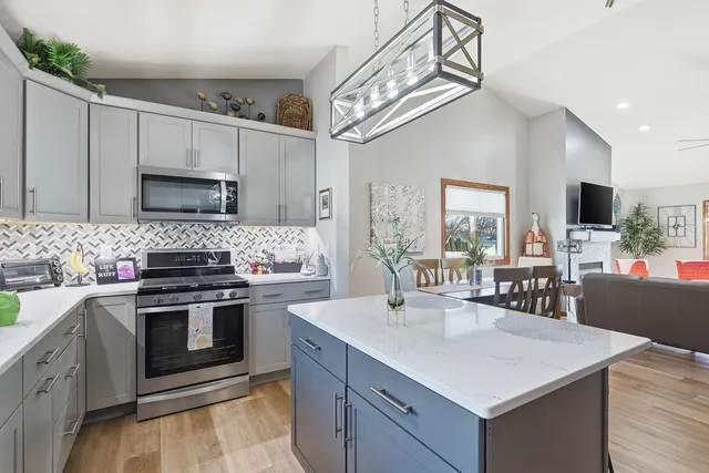 $284,000 | 3041 55th St Drive, Moline, IL 61265