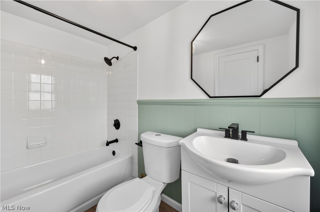 2561 Charney Road Cleveland, OH 44118 - Photo 38 of 47 The third floor Full Bathroom