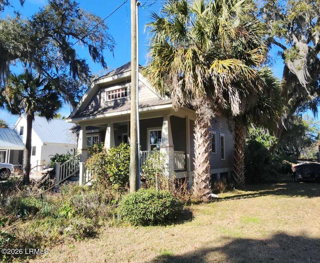 920 10th Street Port Royal, SC 29935 - Photo 4 of 32 473996926_1445787773062535_6222518991760