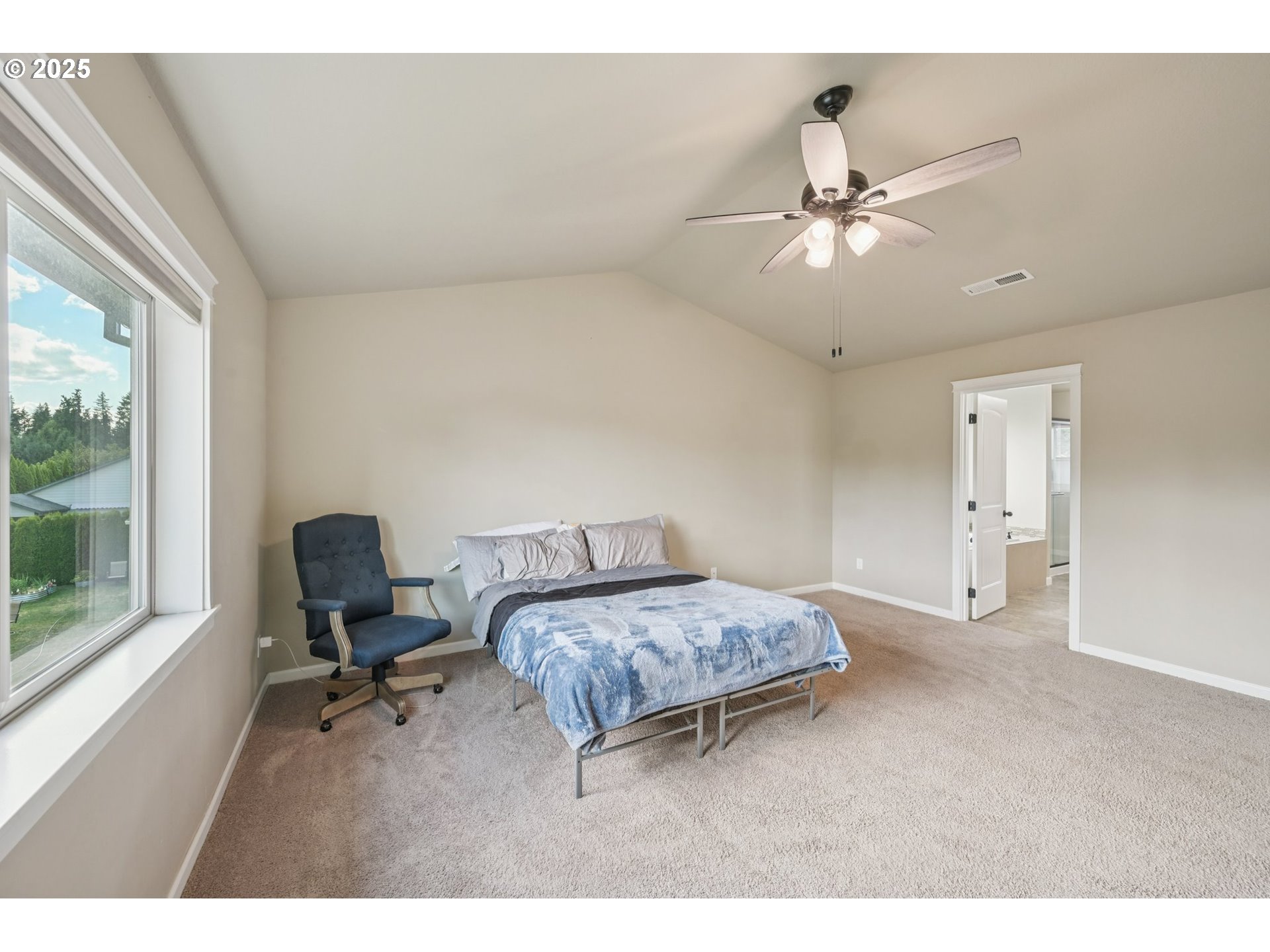 2174 A Street Hubbard, OR 97032 - Photo 13 of 30 a living room with furniture and a window