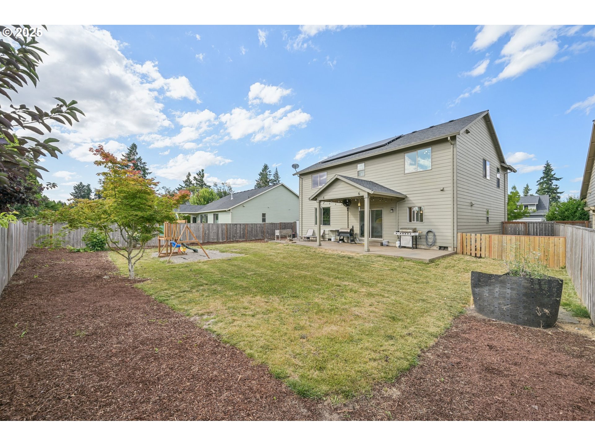 2174 A Street Hubbard, OR 97032 - Photo 28 of 30 a front view of a house with garden