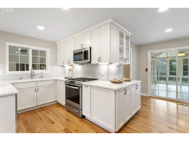 $924,900 | 803 North Main Avenue, Ridgefield, WA 98642