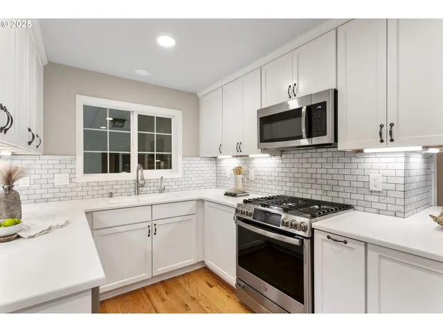 $924,900 | 803 North Main Avenue, Ridgefield, WA 98642