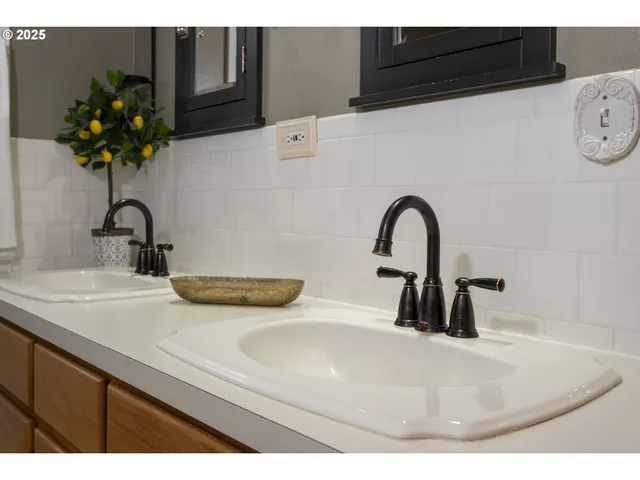 $924,900 | 803 North Main Avenue, Ridgefield, WA 98642